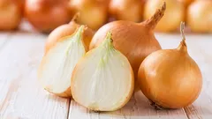 Why you should keep an onion in your bathroom: an unexpected life hack that every small apartment owner will love